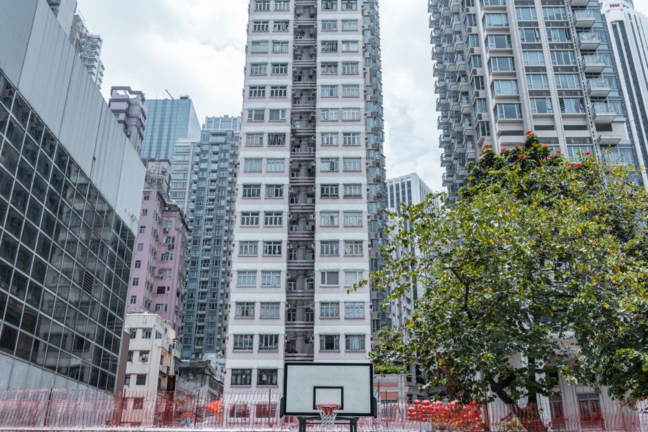 开云体育_马刺力克尼克斯 文班精彩封盖引爆全场紧张对决 赛后焦点