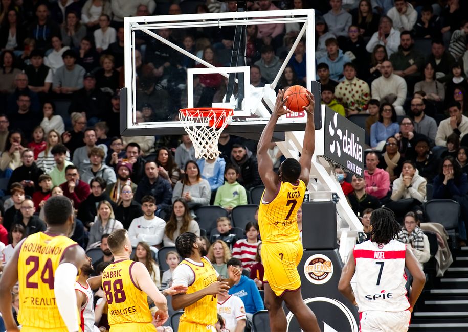 开云体育_NBA选秀大会迪班萨当选状元 各队豪赌未来悬念丛生