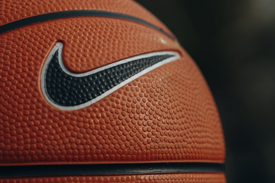 开云体育_勇士欲先交易浓眉再签詹姆斯 NBA超级组合梦想成真?