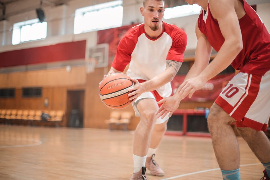 开云体育_杨瀚森攻防两端迷失 NBA首轮秀再陷困境 三不沾抛投引质疑